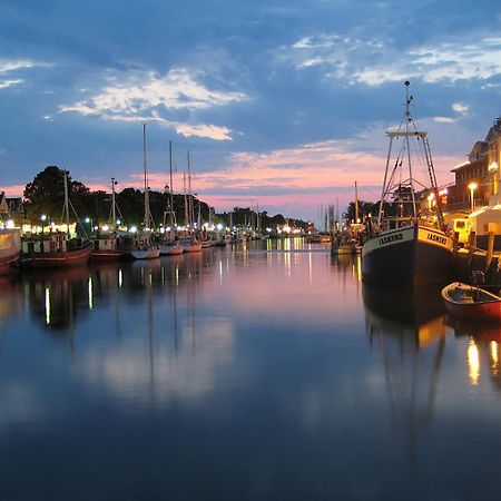 Appartamento Charlotte, Direkt Am Kurpark Rostock Esterno foto