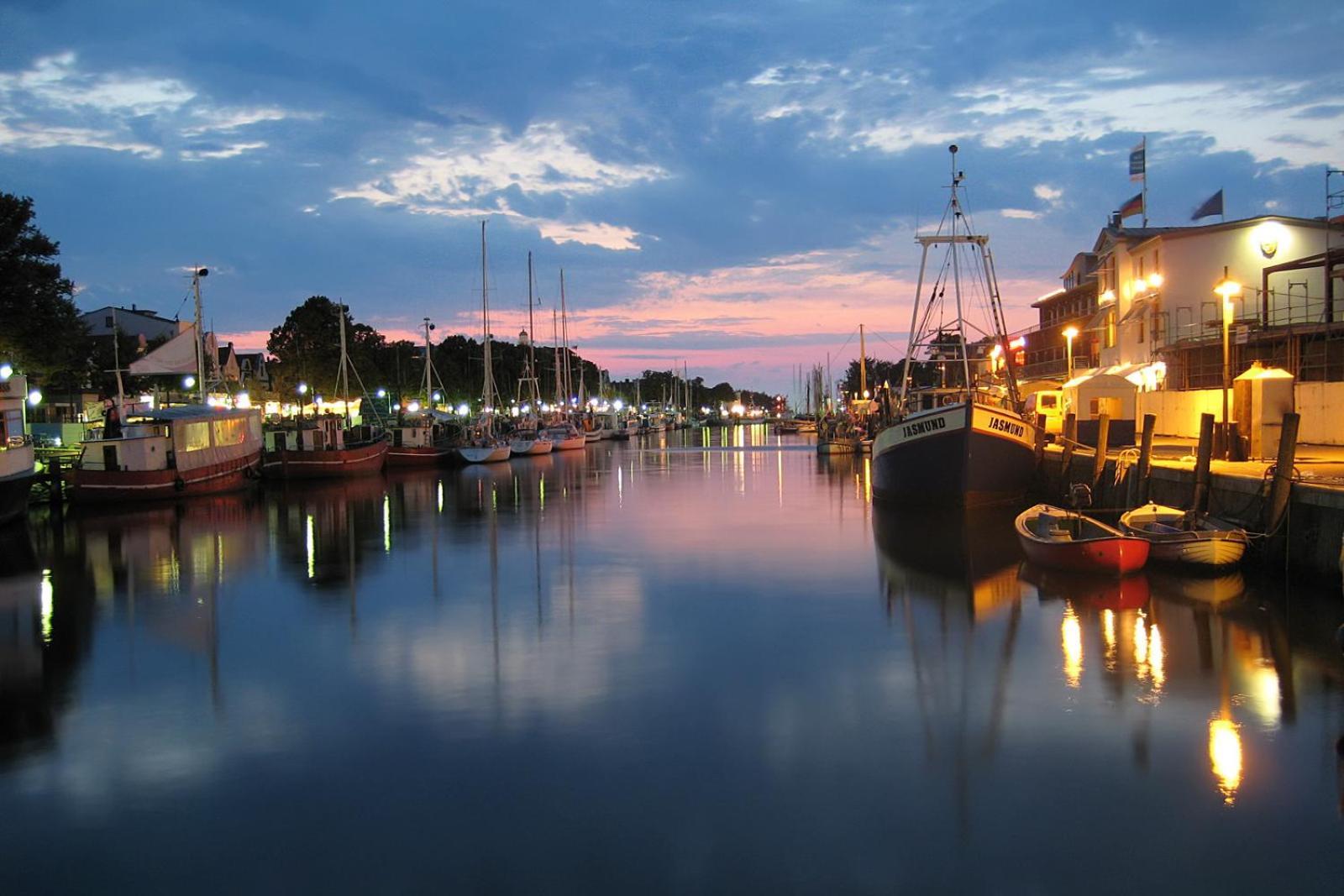 Appartamento Charlotte, Direkt Am Kurpark Rostock Esterno foto